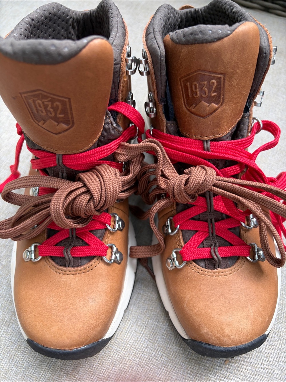 Danner Mountain 600 Saddle Tan Leather Hiking Boots with Red Laces